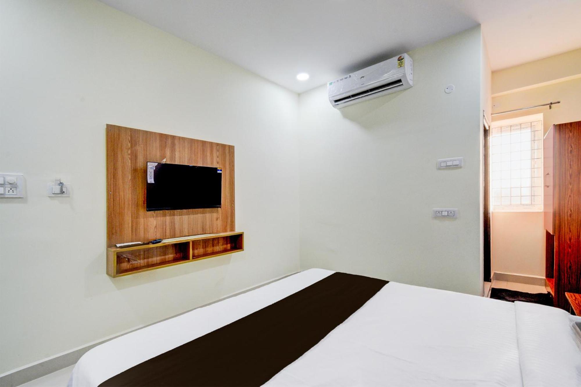Super Townhouse Kukatpally North Formerly Munagala Arcade Hyderabad Exterior foto